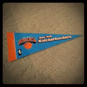 Vintage NBA New York knickerbockers pennant 4" X 9